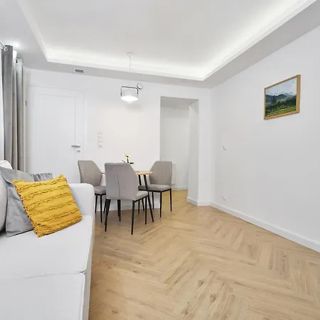 Apartment Partyzantow 12 *